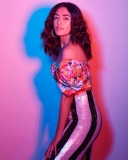 Actress-Mrunal-Thakur-photos-011