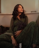 Actress-Mrunal-Thakur-photos-027