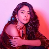 Actress-Mrunal-Thakur-pictures-003