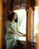 actress-mrunal-thakur-photos-9-003