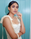 actress-mrunal-thakur-photos-9-006
