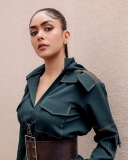 actress-mrunal-thakur-photos-9-010