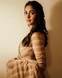 mrunal-thakur-beautiful-photos-latest-002