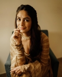 mrunal-thakur-beautiful-photos-latest-003