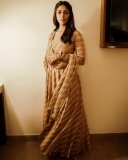 mrunal-thakur-beautiful-photos-latest-008