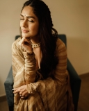 mrunal-thakur-beautiful-photos-latest-010