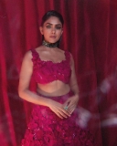 mrunal-thakur-in-lakme-fashion-week-photos-007