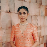 mrunal-thakur-in-orange-dress-photos-003