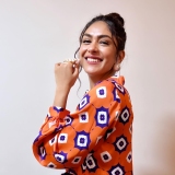 mrunal-thakur-in-silver-dress