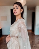 mrunal-thakur-in-white-saree-003