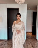 mrunal-thakur-in-white-saree-004