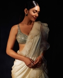 mrunal-thakur-in-white-saree-photos-003