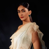 mrunal-thakur-in-white-saree-photos-005