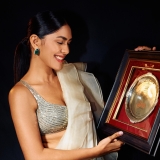 mrunal-thakur-in-white-saree-photos-006