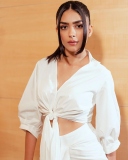 mrunal-thakur-latest-photoshoot-001