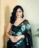 mrunal-thakur-new-black-saree-photos