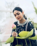 mrunal-thakur-new-photos-in-dark-blue-dress-008
