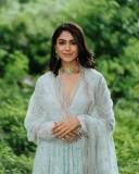 mrunal-thakur-new-photos-in-lehenga-011