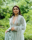 mrunal-thakur-new-photos-in-lehenga-015