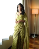 mrunal-thakur-new-photos1200-003