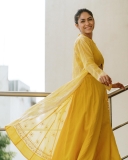 mrunal-thakur-new-photos1200-012
