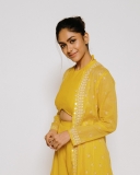 mrunal-thakur-new-photos1200-014