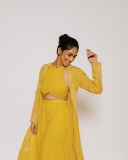 mrunal-thakur-new-photos1200-015