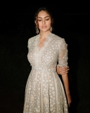 mrunal-thakur-night-photoshoot-new-004