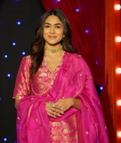 mrunal-thakur-photos-hd-001