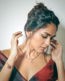 mrunal-thakur-photos-hd-002