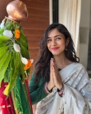 mrunal-thakur-photos-hd-004