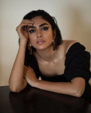toofan-actress-mrunal-thakur-photos-003