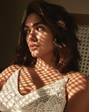 toofan-actress-mrunal-thakur-photos-014