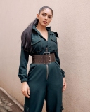 toofan-actress-mrunal-thakur-photos-032