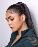 toofan-actress-mrunal-thakur-photos-033