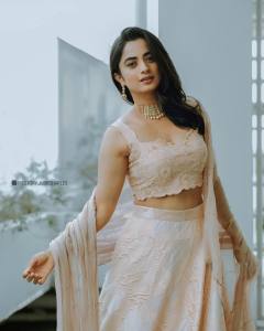 1_namitha-pramod-latest-images-002
