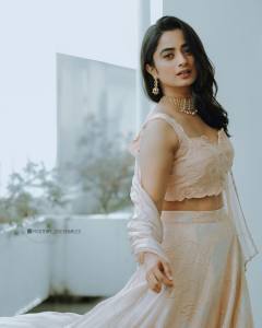 1_namitha-pramod-latest-images-003