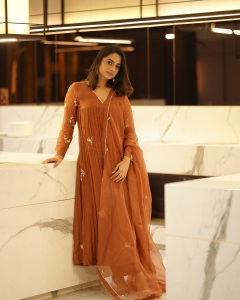 namitha-pramod-beautiful-photos-in-different-dresses-005