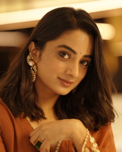 namitha-pramod-beautiful-photos-in-different-dresses-006