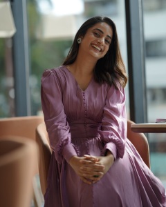 namitha-pramod-beautiful-photos-in-different-dresses-014