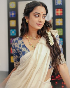 namitha-pramod-beautiful-photos-in-different-dresses-018