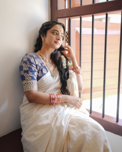 namitha-pramod-beautiful-photos-in-different-dresses-019