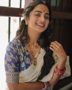 namitha-pramod-beautiful-photos-in-different-dresses-022