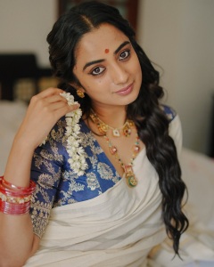 namitha-pramod-beautiful-photos-in-different-dresses-025