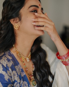 namitha-pramod-beautiful-photos-in-different-dresses-026
