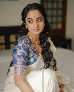 namitha-pramod-beautiful-photos-in-different-dresses-027