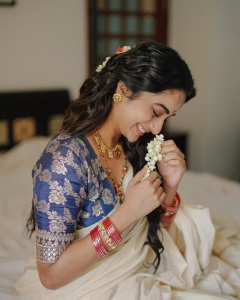 namitha-pramod-beautiful-photos-in-different-dresses-030