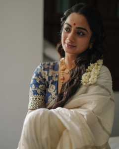 namitha-pramod-beautiful-photos-in-different-dresses-032