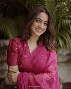namitha-pramod-beautiful-photos-in-different-dresses-033