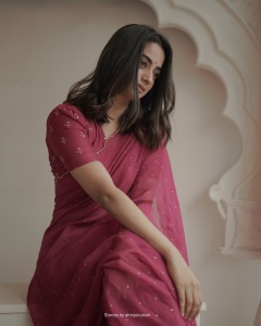namitha-pramod-beautiful-photos-in-different-dresses-034